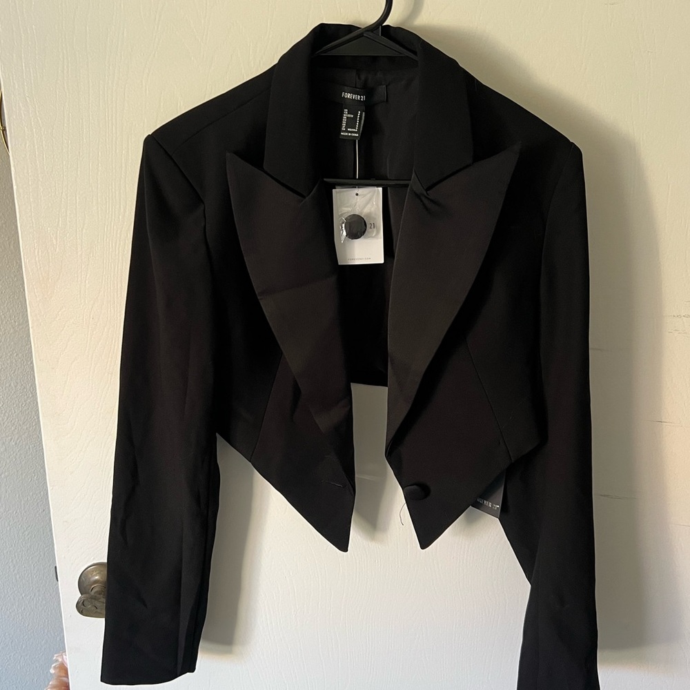 Black cropped blazer TAGS ON
